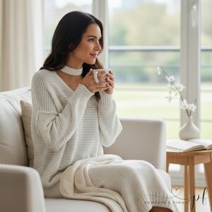 Mossimo Supply Co. White Fuzzy Oversized Ribbed V-Neck Choker Sweater Sz XS